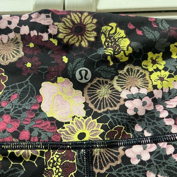 Lululemon Wunder Under Hi-Rise Tight 26" in Fluorolace Multi - Picture 9 of 10